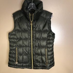 Michael Kors Green down fill vest, size Large